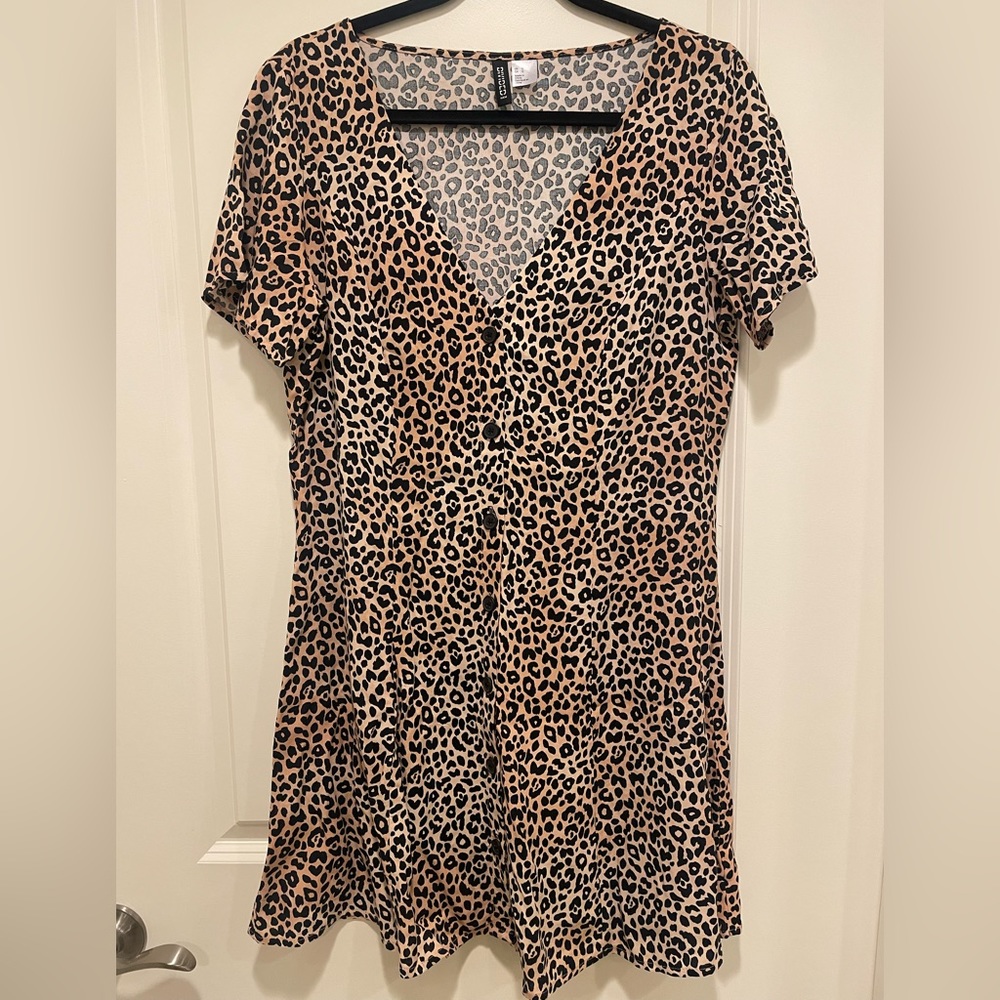 H&M flowy mini dress / animal print, size 12.